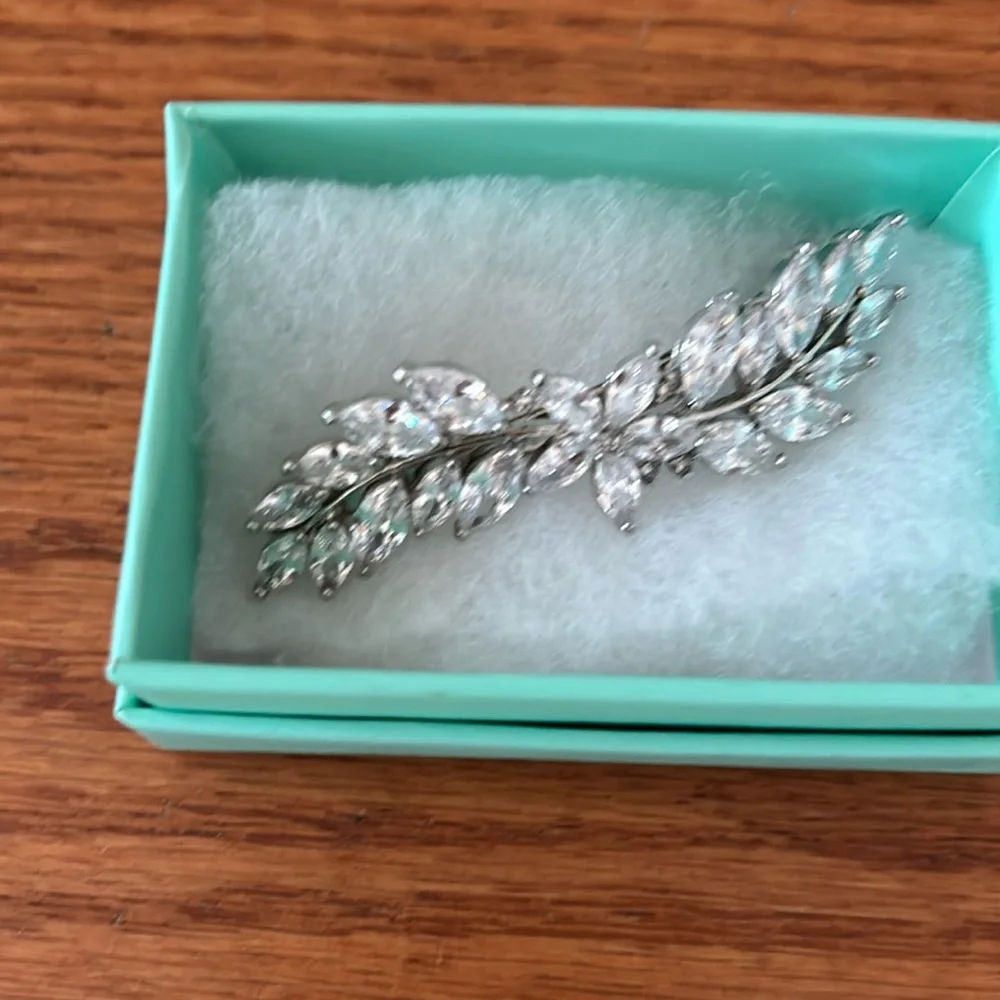Hair Accessory - Picture 1 of 3